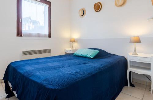 Villers-sur-Mer Apartment | Apartment Le Vert Clos by Interhome