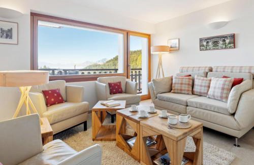 Vermala Apartment | Apartment Les Aiguilles Vertes Rez inférieur by Interhome