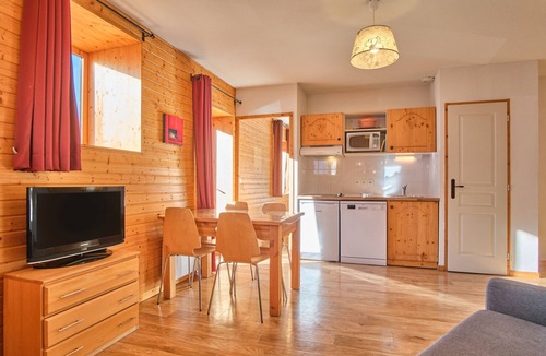 Chamrousse Apartment | Apartment 'Les Airelles' with Mountain View and Balcony