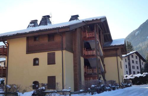 Chamonix-Mont-Blanc Apartment | Apartment Les Capucins by Interhome