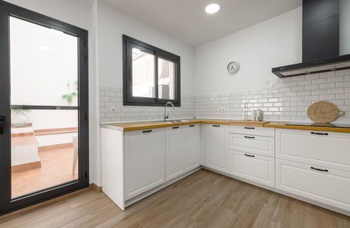 Camarles Apartment | Apartment 'Les Carolines' with Private Terrace, Wi-Fi and Air Conditioning