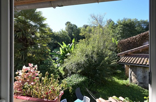 Chein-Dessus Apartment | Apartment 'Les Chambres Du Ruisseau' with Mountain View, Shared Terrace and Wi-Fi