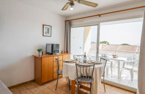 Saint-Pierre-la-Mer Apartment | Apartment Les Hauts de St Pierre by Interhome