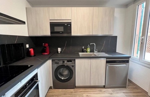 La Mayolle Apartment | Apartment Les Halles: 80 m2, terrace 30 m2 air conditioning, garage, 8 beds