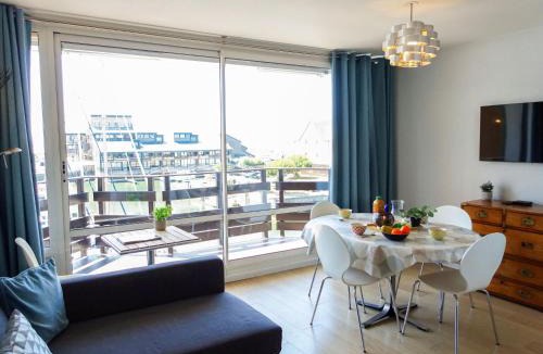 Deauville Apartment | Apartment Les Marinas-3 by Interhome