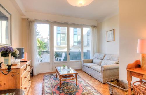 Dinard Apartment | Apartment Les Mouettes by Interhome