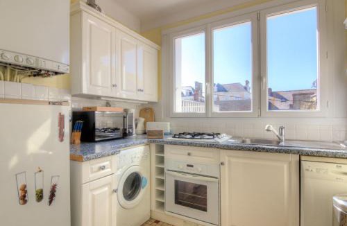 Dinard Apartment | Apartment Les Mouettes by Interhome