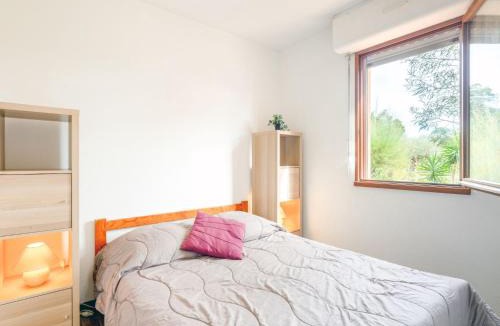 Sainte-Maxime Apartment | Apartment Les Pins Ensoleilles-7 by Interhome