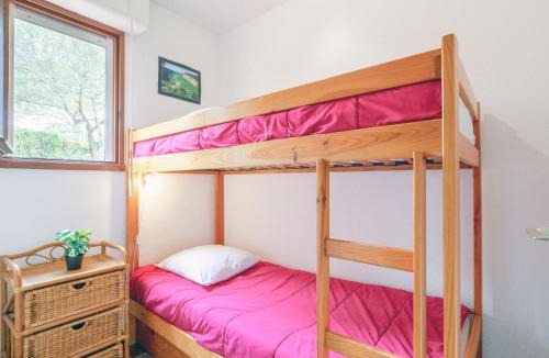 Sainte-Maxime Apartment | Apartment Les Pins Ensoleilles-7 by Interhome