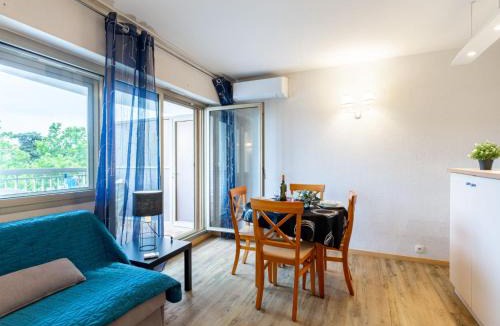 Sainte-Maxime City Centre Apartment | Apartment Les Platanes-1 by Interhome