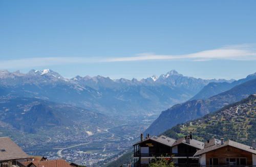 Saint-Pierre-de-Clages Apartment | Apartment Les Platanes E3 by Interhome