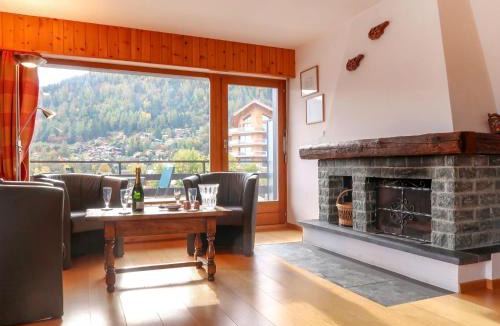 Saint-Pierre-de-Clages Apartment | Apartment Les Platanes I5 by Interhome