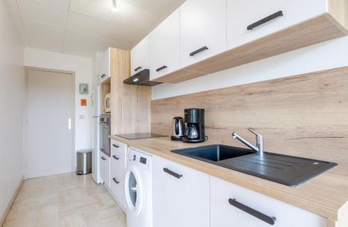 Sainte-Maxime Apartment | Apartment Les Terres Marines-2 by Interhome