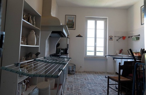 Salleles-d'Aude Apartment | Apartment Les Volets Bleus in a canal-side manor house, ideal for families