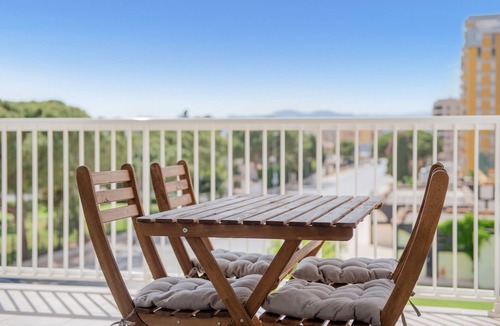 Canet de Berenguer Apartment | Apartment 'Lopimar Bonito' with Mountain View, Wi-Fi and Air Conditioning