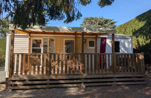 Vaulnaveys-le-Bas RV Rental | Apartment 'Lodge 87 No.48' with Mountain View, Wi-Fi and Air Conditioning