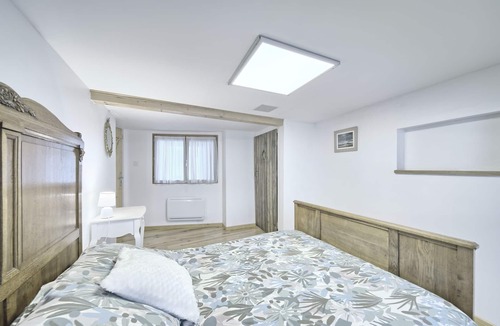 Arreau Apartment | Apartment 'Loft En Duplex Avec Balcon Et Vue' with Mountain View and Balcony
