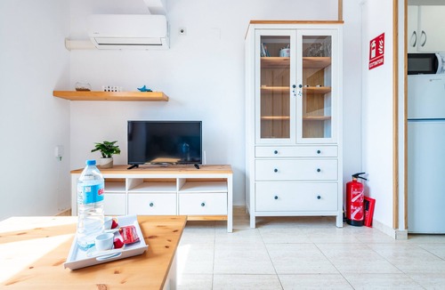 Alcossebre Apartment | Apartment 'Los Arcos' with Shared Pool, Wi-Fi and Air Conditioning