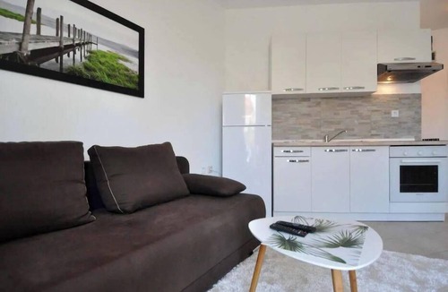 Gregovica Apartment | Apartment Lotus – Functional Studio with Parking in Pula