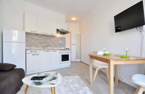 Gregovica Apartment | Apartment Lotus – Functional Studio with Parking in Pula