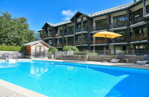 La Feclaz Apartment | Apartment 'L’ourson' with Mountain View, Shared Pool and Wi-Fi