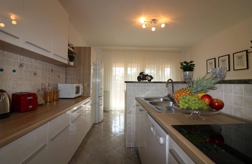 Vrvari Apartment | Apartment "Luna" with pool for 4 to 8 persons