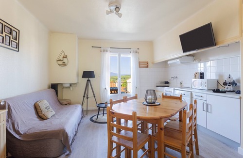 Banyuls-dels-Aspres Apartment | Apartment 'Mar I Munt' with Sea View, Wi-Fi and Air Conditioning