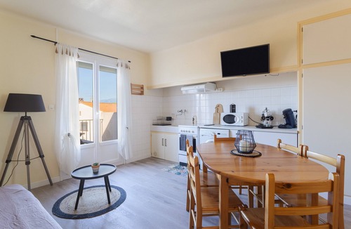 Banyuls-dels-Aspres Apartment | Apartment 'Mar I Munt' with Sea View, Wi-Fi and Air Conditioning