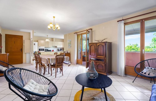 Les Bormettes House | Apartment 'Maison Proche De La Plage' with Private Terrace, Private Garden and Air Conditioning