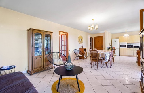 Les Bormettes House | Apartment 'Maison Proche De La Plage' with Private Terrace, Private Garden and Air Conditioning