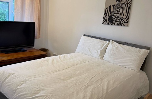 Hanham Apartment | Apartment !MAE11