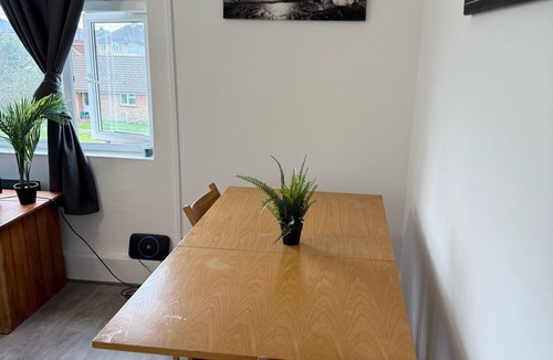 Hanham Apartment | Apartment !MAE11