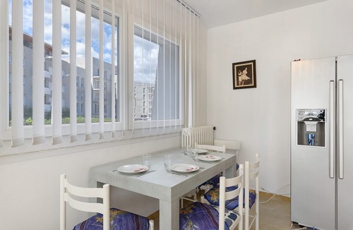 Eybens Apartment | Apartment 'Maison Grenoblois' with Balcony