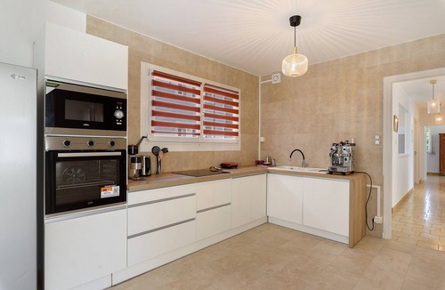 Eybens Apartment | Apartment 'Maison Grenoblois' with Balcony