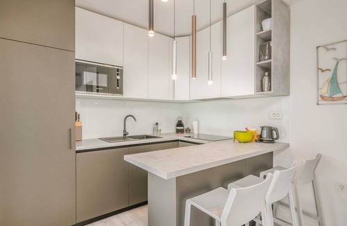 Malinska-Dubasnica Apartment | Apartment Manuela with private garden and hot whirlpool