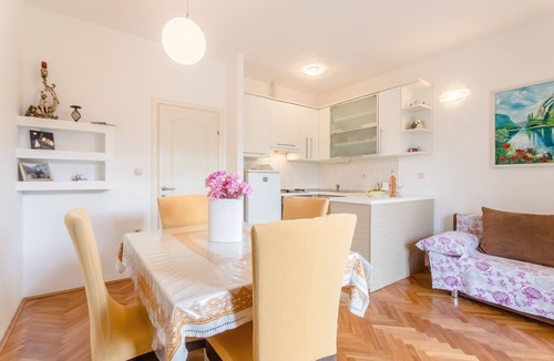 Dugi Rat Apartment | Apartment Marica, (13401), Duce, hr