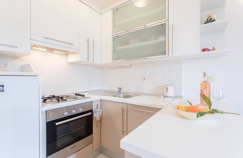 Dugi Rat Apartment | Apartment Marica, (13401), Duce, hr