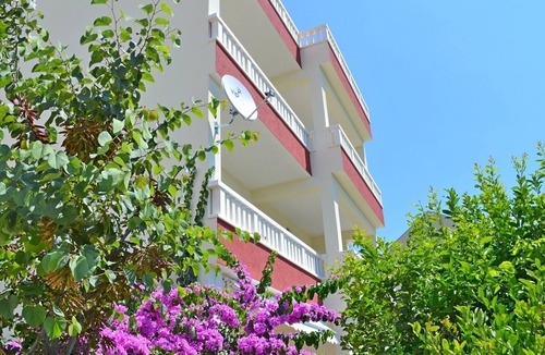 Dugi Rat Apartment | Apartment Marica, (13401), Duce, hr