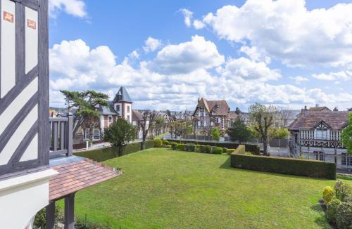 Cabourg Apartment | Apartment Marie Antoinette-1 by Interhome