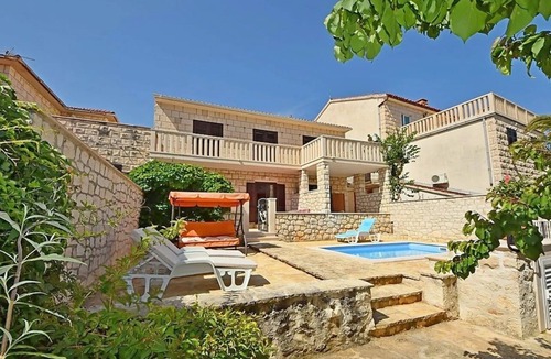Supetar Apartment | Apartment Marija, (14679), Supetar, hr