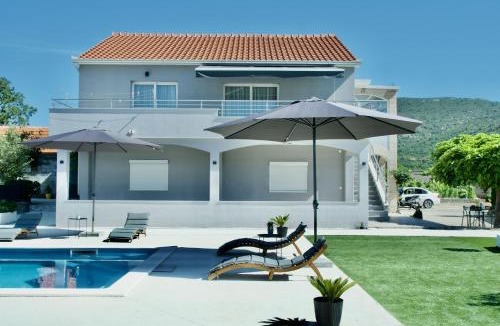 Bristivica Apartment | Apartment Mario - with pool