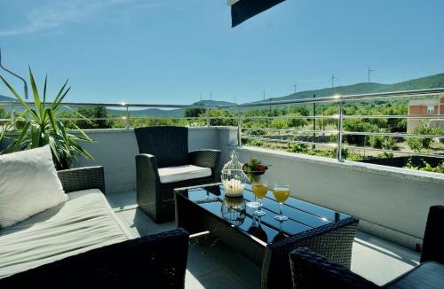 Bristivica Apartment | Apartment Mario - with pool