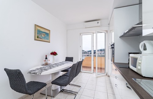 Gruz Apartment | Apartment Marisol - One Bedroom Apartment with Balcony and Sea View