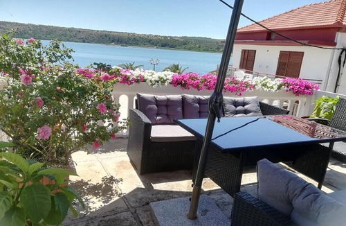 Municipality of Posedarje Apartment | Apartment Marjan - One Bedroom Apartment with shared Terrace