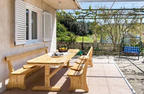 Brsecine Apartment | Apartment Marko - Three-Bedroom Apartment with Terrace and Sea View (Brsečine)