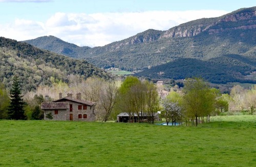Santa Pau Apartment | Apartment 'Mas El Carrer - Blanc' with Shared Pool, Shared Garden and Wi-Fi