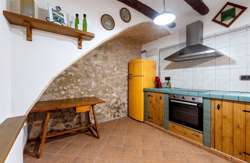 Torrelles de Foix Apartment | Apartment 'Mas Colom-Can Cruset' with Mountain View, Private Pool and Wi-Fi