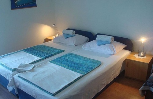 Cove Rogacic Apartment | Apartment Mato - free barbecue: A2(2+2) - Vis, Island Vis, Croatia