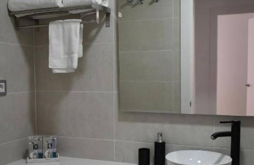 Playa Honda Apartment | Apartment 'Mauai' close to the Sea with Pool & Wi-Fi