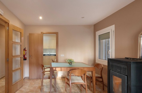 Cercs Apartment | Apartment 'Menvil' with Mountain Views, Private Terrace and Wi-Fi